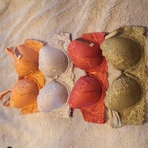 Womens "Intimates By Sophia" Bra set(4)